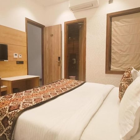 אמריצר Blessings Hotel מראה חיצוני תמונה