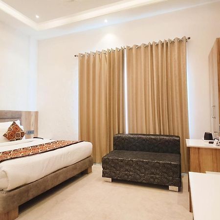 אמריצר Blessings Hotel מראה חיצוני תמונה
