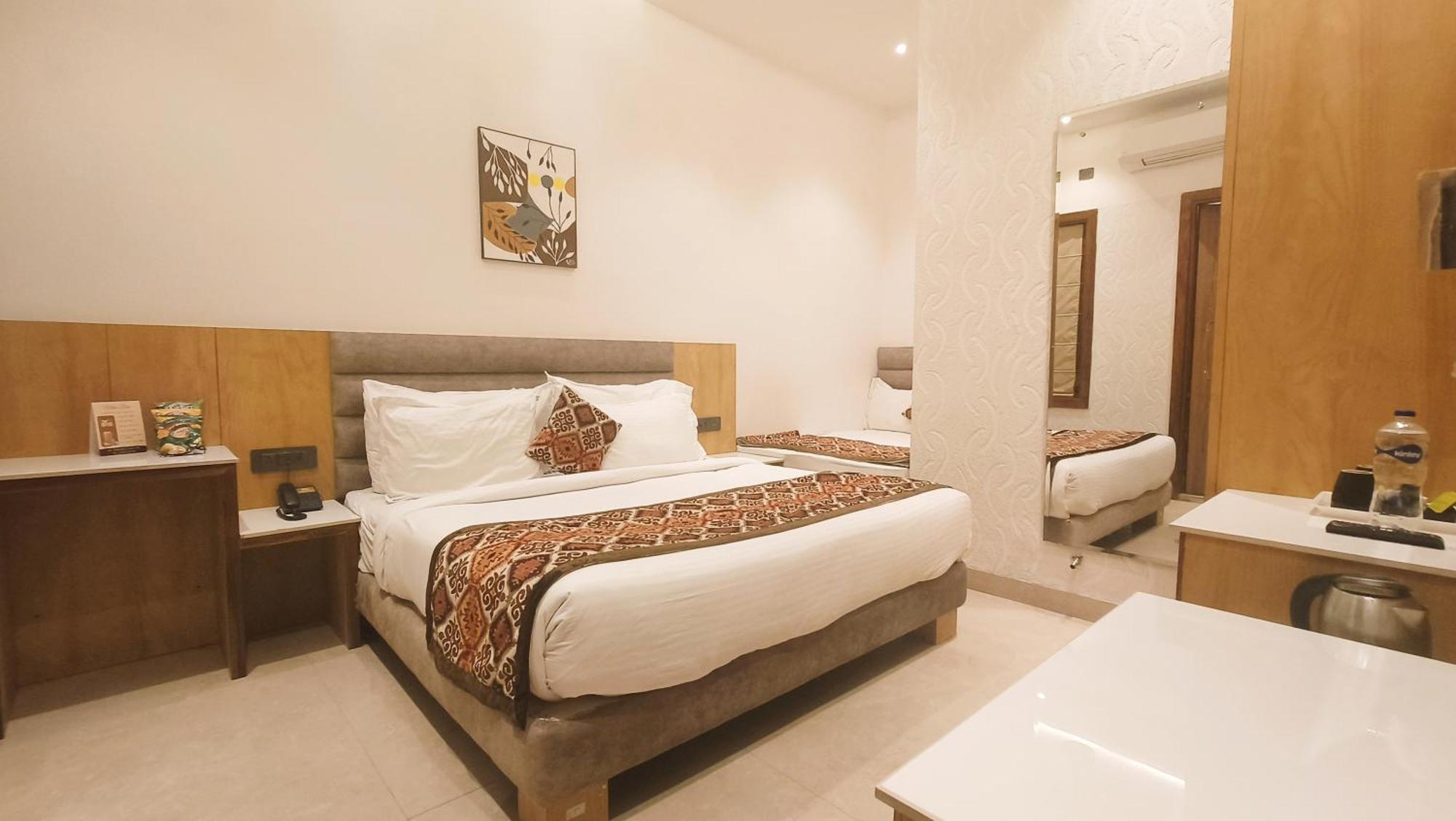אמריצר Blessings Hotel מראה חיצוני תמונה