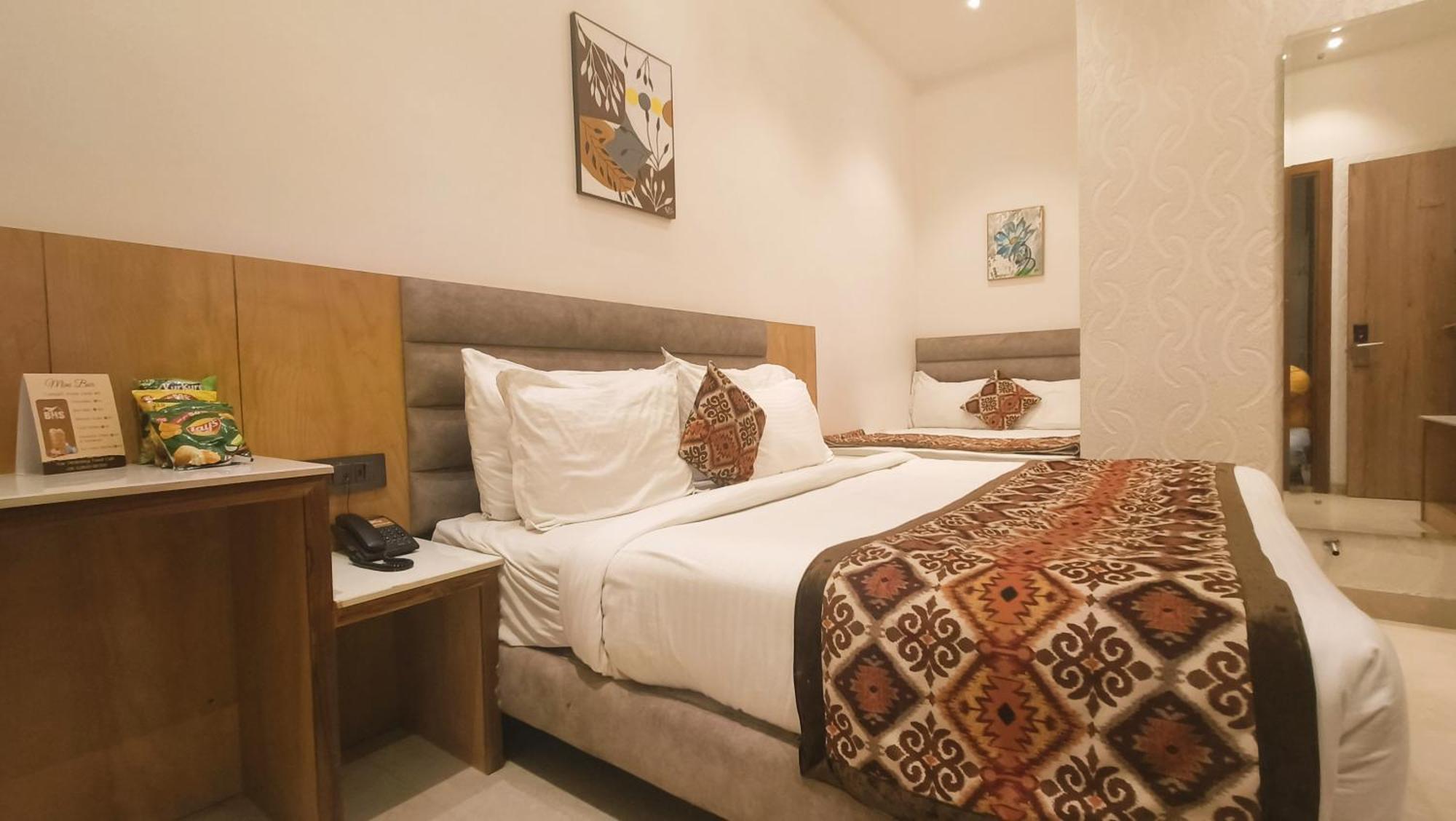 אמריצר Blessings Hotel מראה חיצוני תמונה