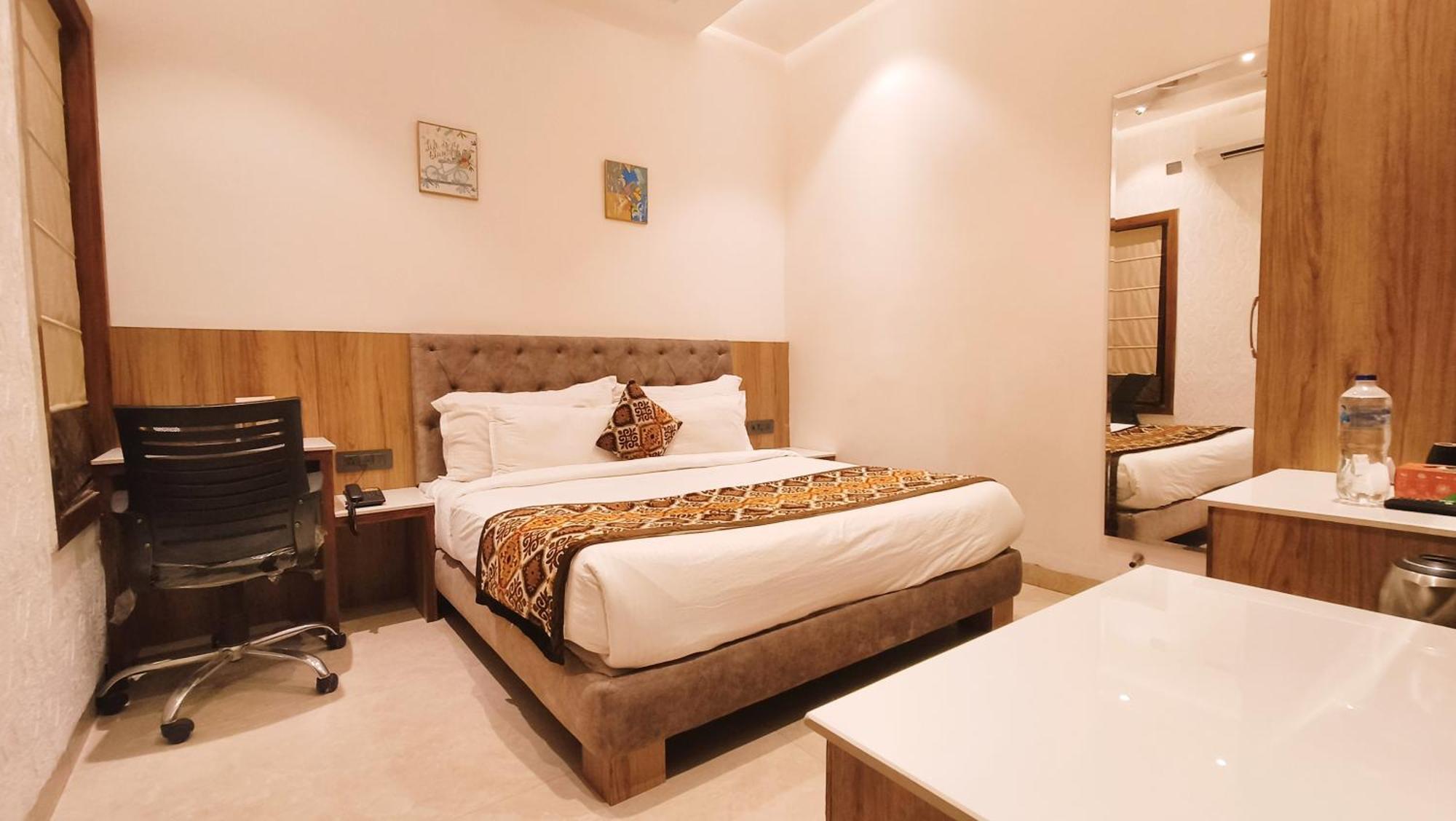 אמריצר Blessings Hotel מראה חיצוני תמונה