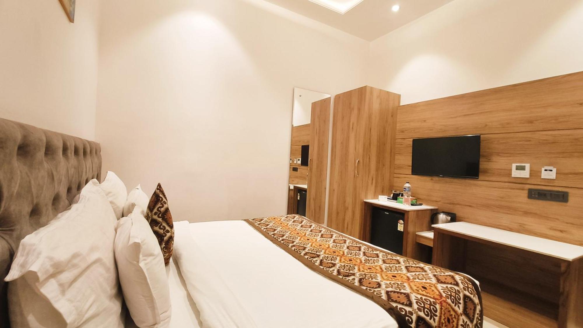 אמריצר Blessings Hotel מראה חיצוני תמונה
