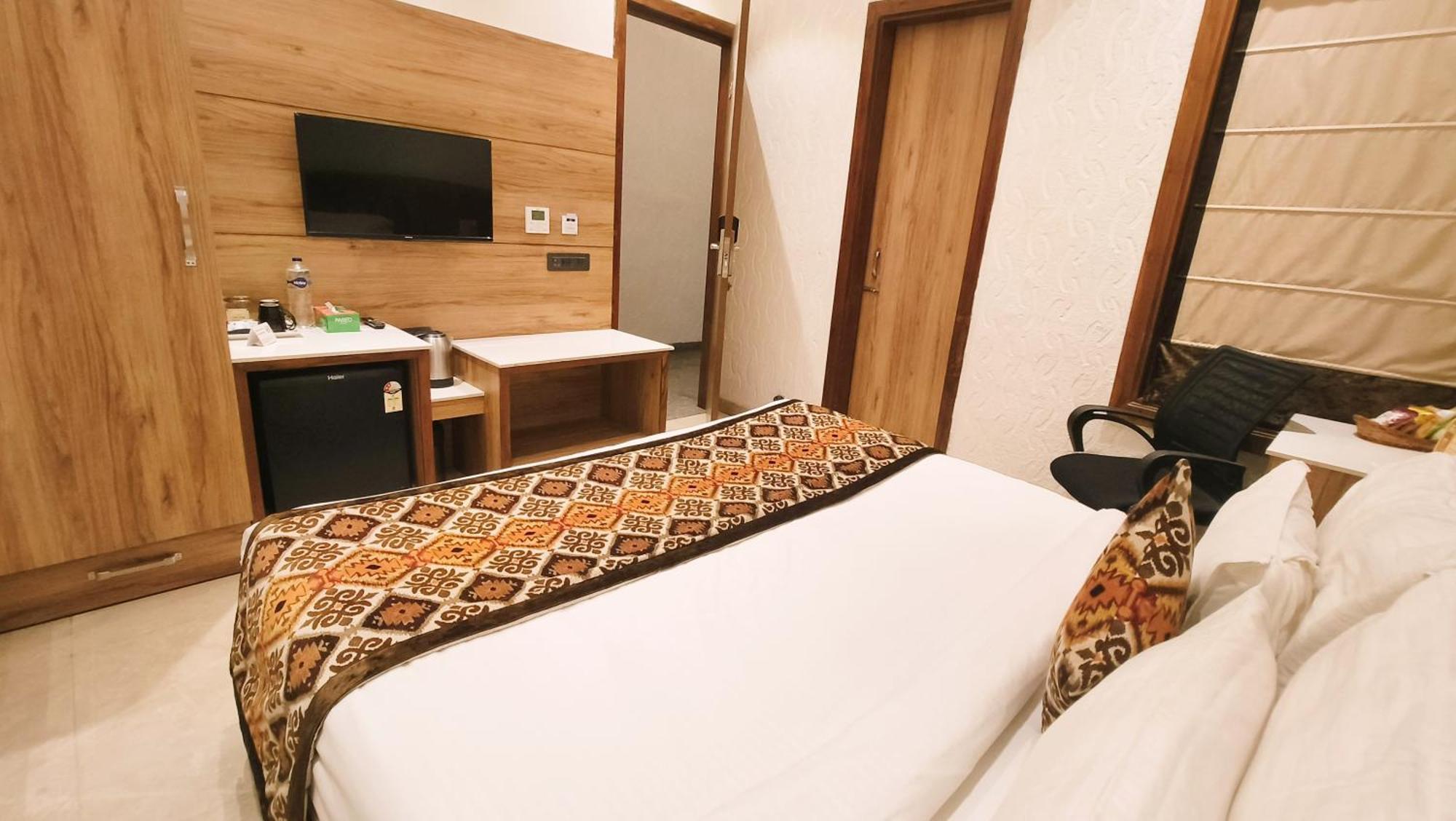 אמריצר Blessings Hotel מראה חיצוני תמונה