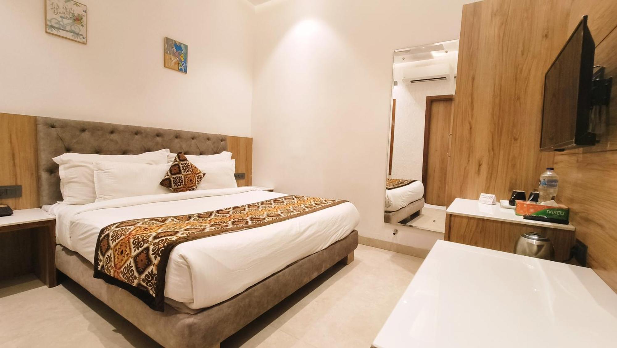 אמריצר Blessings Hotel מראה חיצוני תמונה