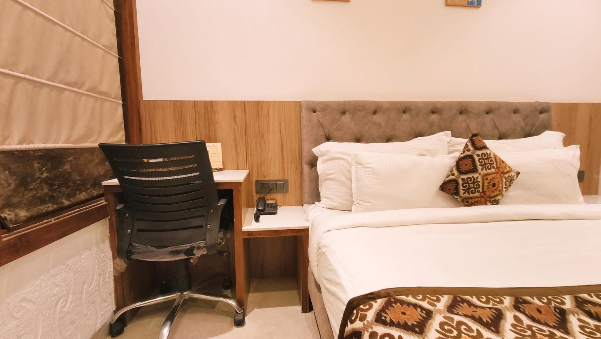 אמריצר Blessings Hotel מראה חיצוני תמונה