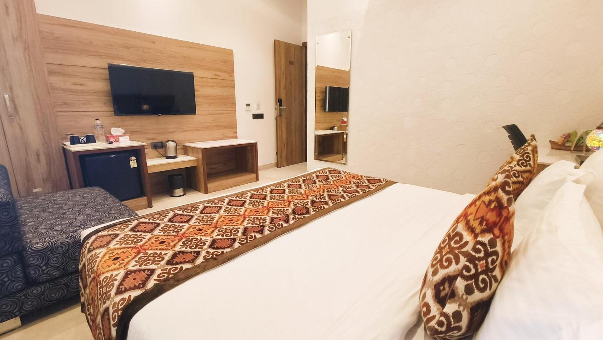אמריצר Blessings Hotel מראה חיצוני תמונה