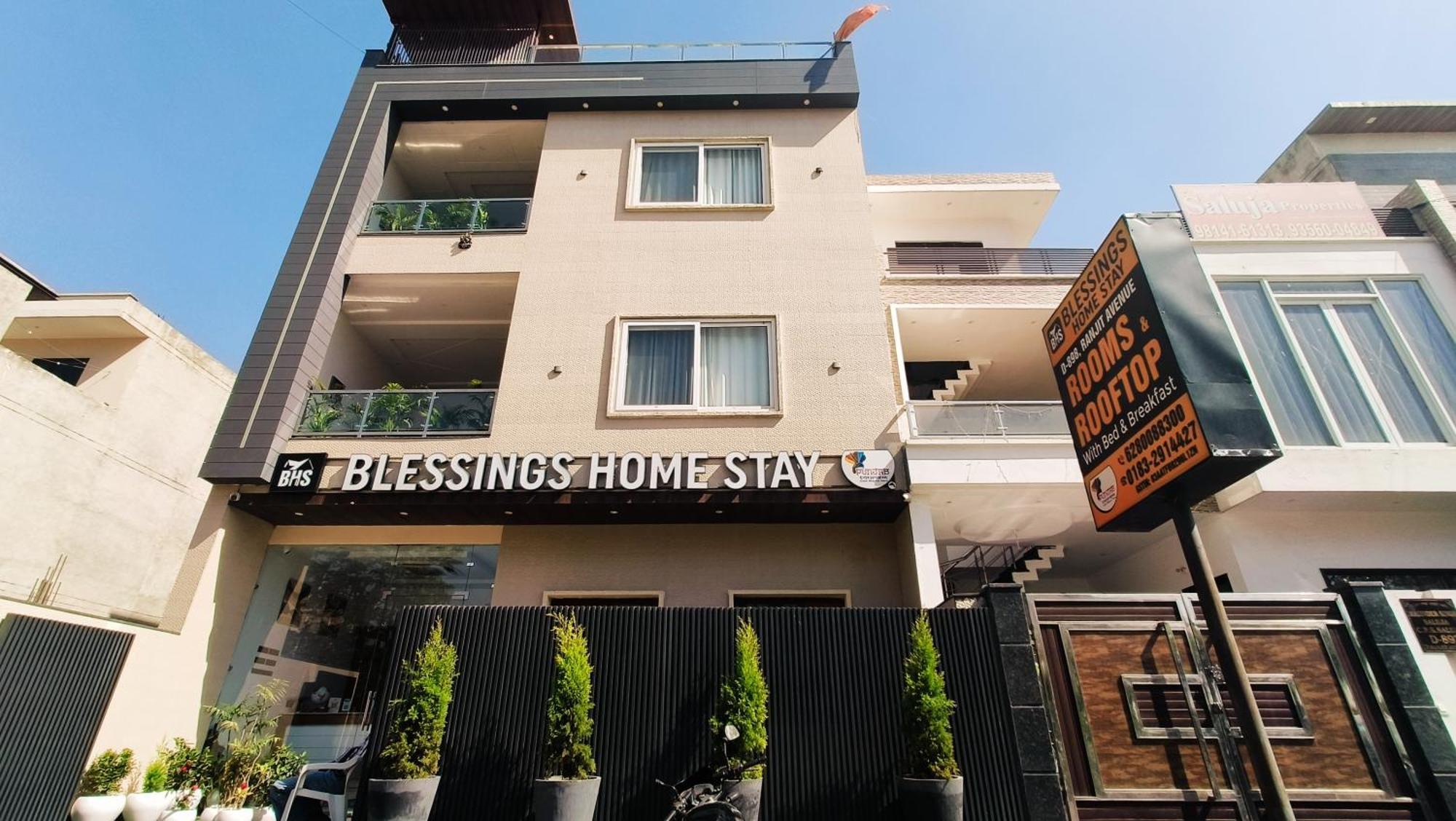 אמריצר Blessings Hotel מראה חיצוני תמונה