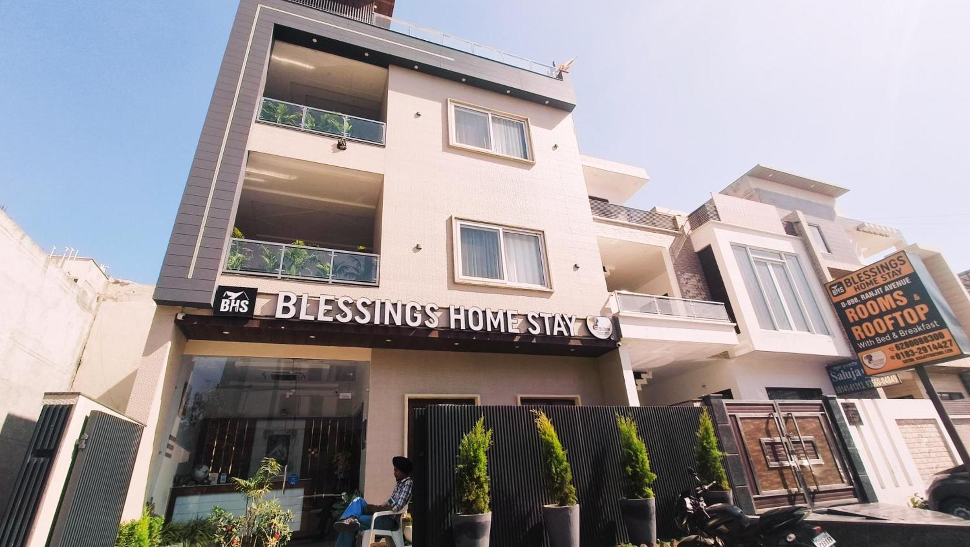 אמריצר Blessings Hotel מראה חיצוני תמונה